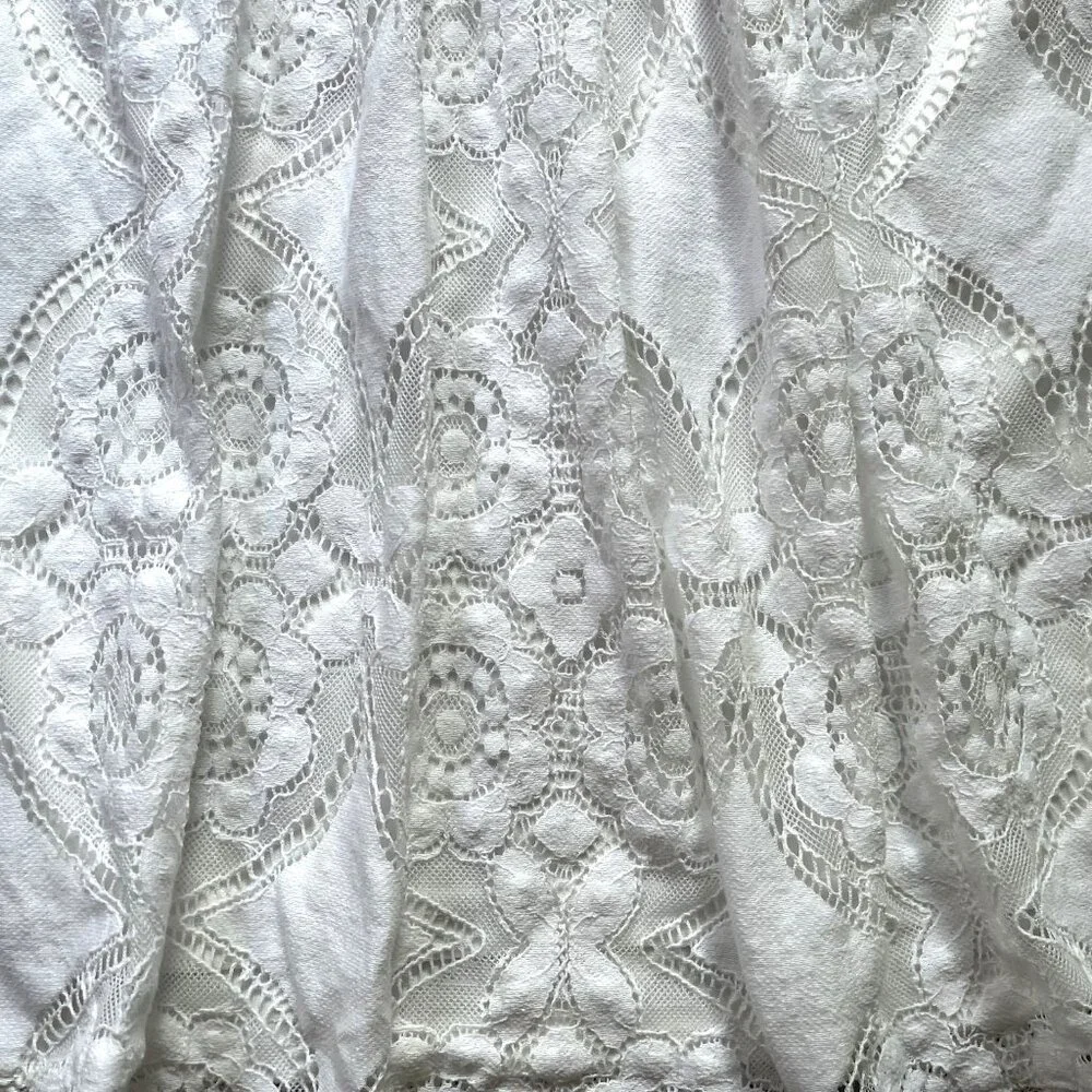 Doe & Rae White Floral Lace Sleeveless Tank